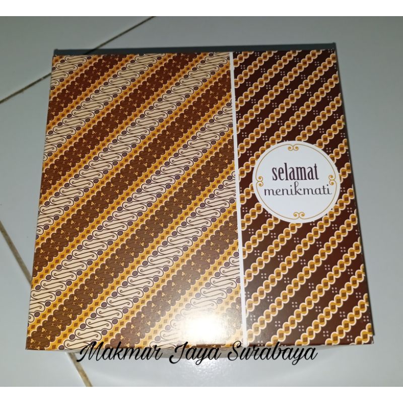 

Dus R10K Batik 20 x 20 x 7.5 cm/Dus Nasi Motif/Dus Nasi Ukuran 20x20/Dus Hajatan/Kotak Nasi 20x20/Snack Box 20x20 motif/Kerdus Nasi Motif Batik
