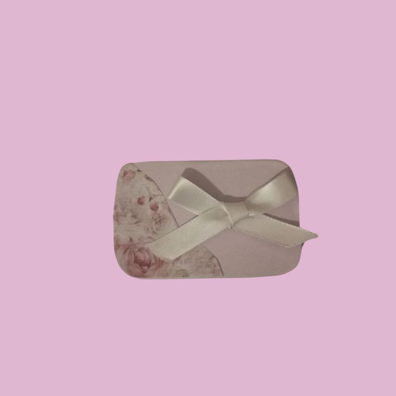 

Pinkuette tin case