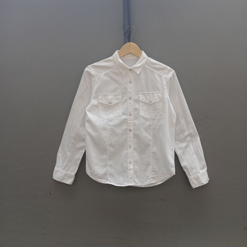 GU KEMEJA POCKET WHITE