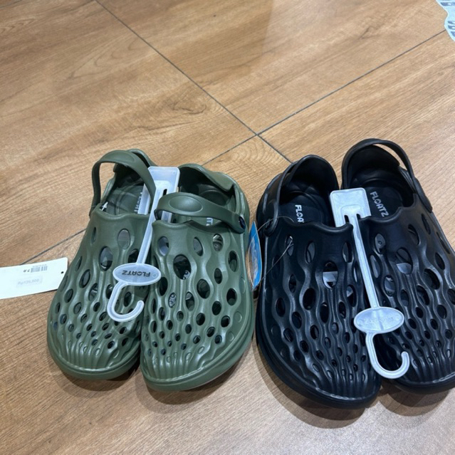 Flots sandal karet pria model crocs Bata