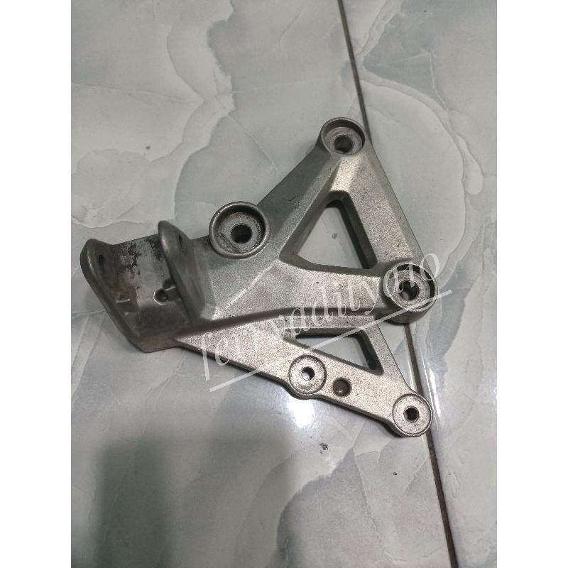 footstep depan kiri original CBR250RR