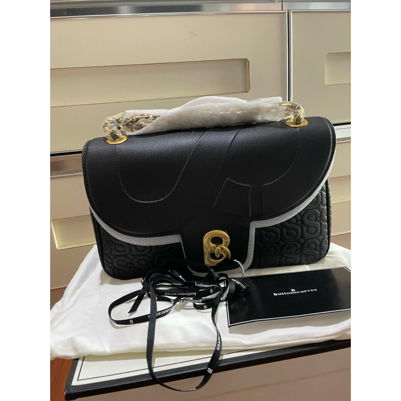 NEW DEFFECT BUTTONSCARVES ALUNA FLIP BAG LARGE BLACK