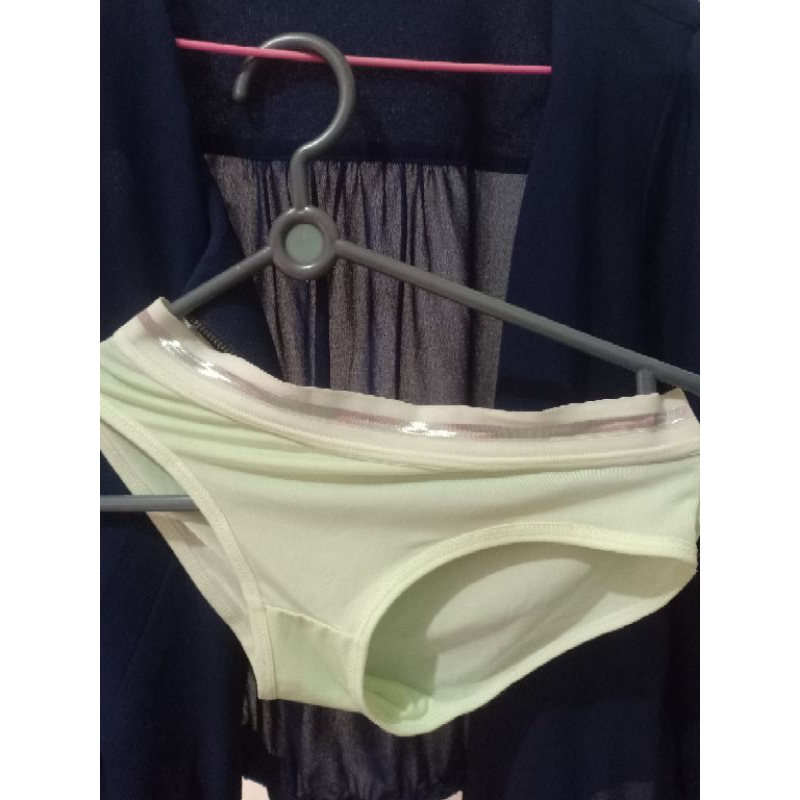 Celana Dalam Aroma Khas Wanita