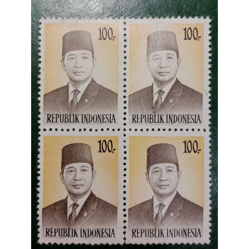 

Prangko Indonesia Rp 100 Blok 4 Soeharto Tahun 1974 USED