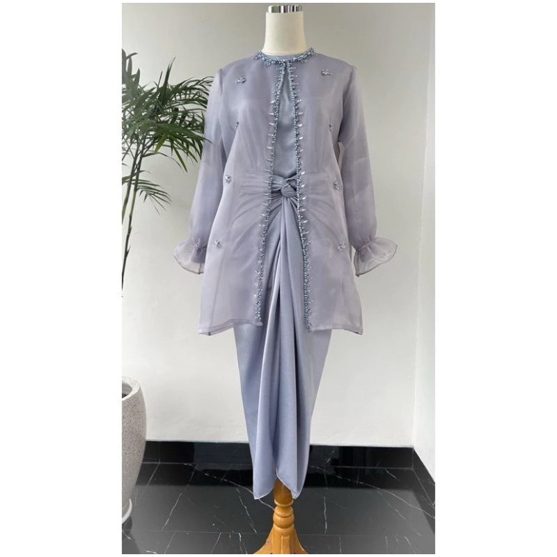 Preloved One set Jema Organza XXL dan Rok lilit satin warna Grey
