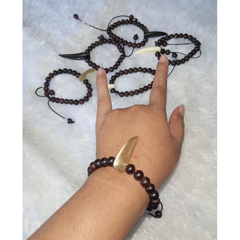 gelang kayu bertua galeh asem dg bandul taring tanduk asli