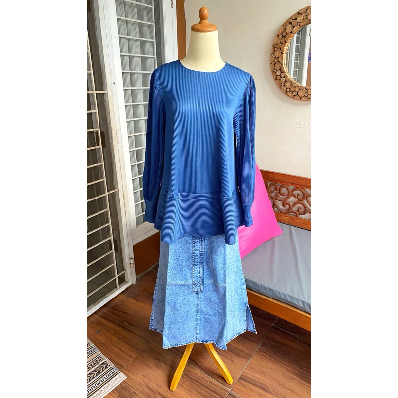 PRELOVED Atasan blouse blus bahan plisket bawah lebar lengan balon jumbo