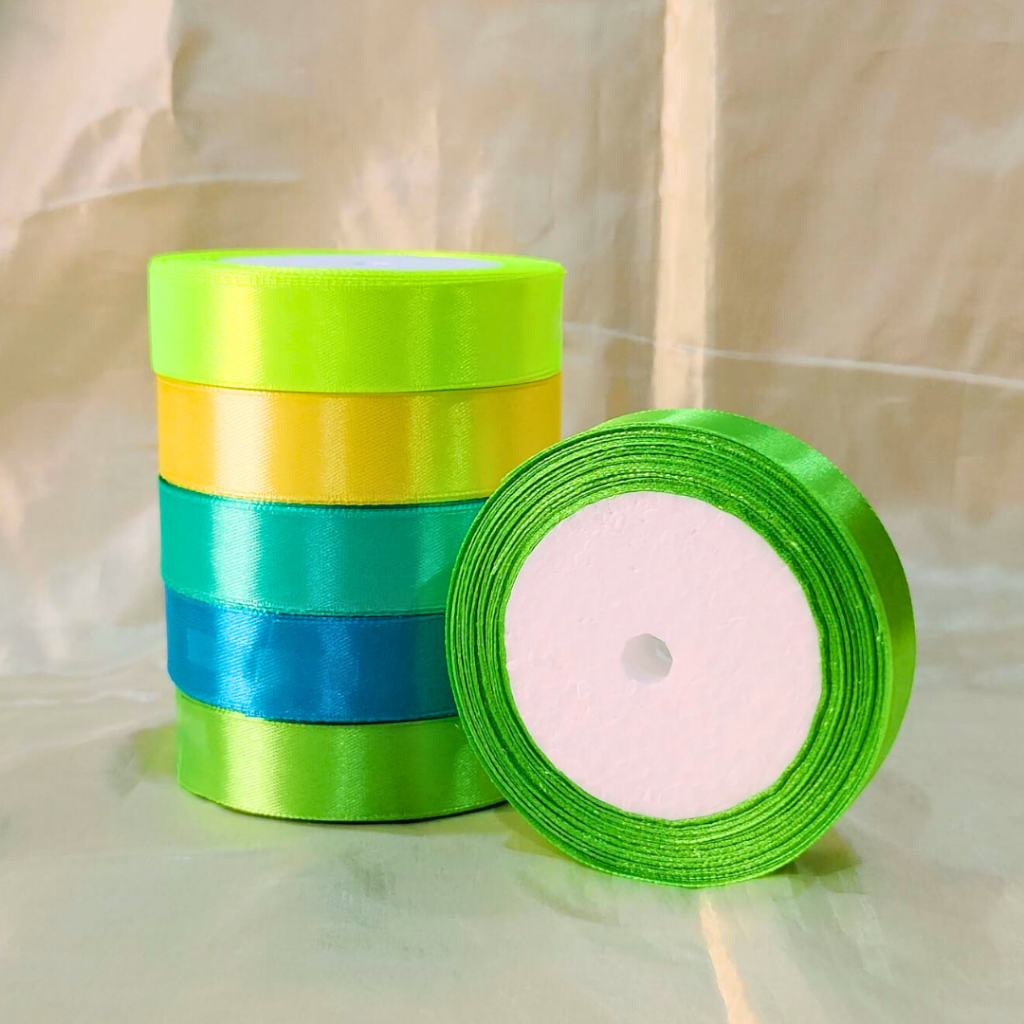

Pita Satin Shade Hijau Green Kuning Biru Turkish 2 cm ( 3/4 inch ) Panjang 20 - 25 Yard Warna Cerah