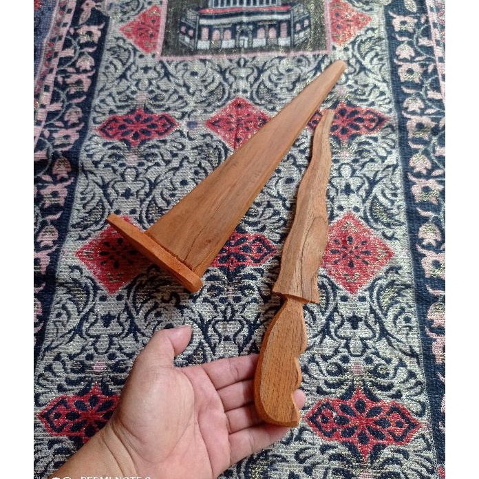 Hemat KERIS KAYU  BELATI KAYU KERIS PERAGA  KERIS KOLEKSI  KERIS LUK 5  KERIS MAINAN  KERIS KAYU JAT