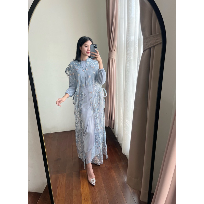 amrthelabel / yumna / ice blue