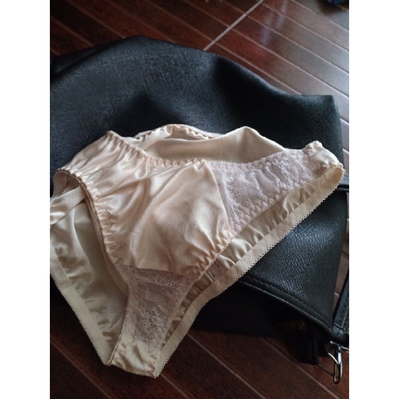 Celana Dalam Aroma Khas Wanita