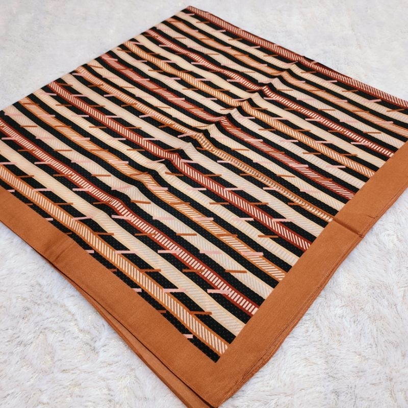 UMAMA scarves / umama / voal umama / umama voal / hijab / kerudung / segi empat / pashmina / syal / 