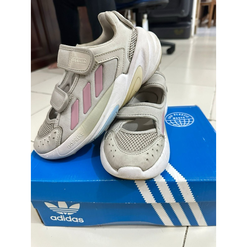 Adidas Ozelia Strap W