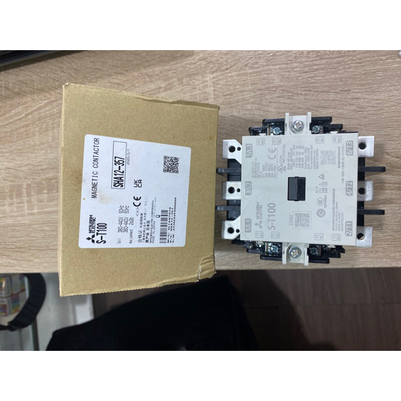 Kontaktor/Contactor S-T100 380Vac Mitsubishi