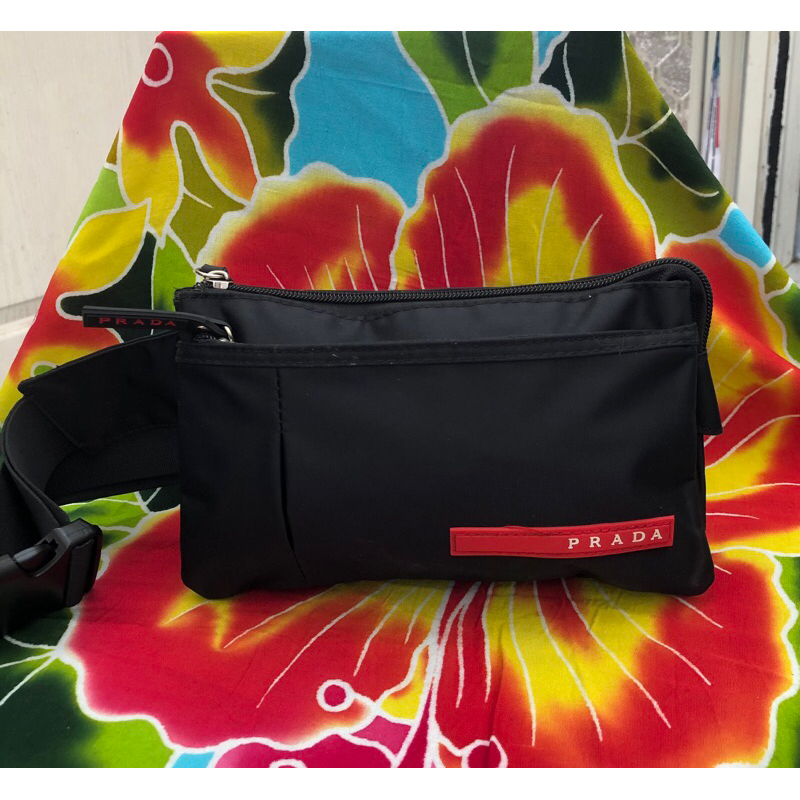 tas pinggang prada