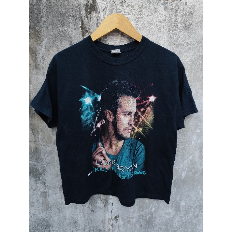 Kaos singer Luke Bryan