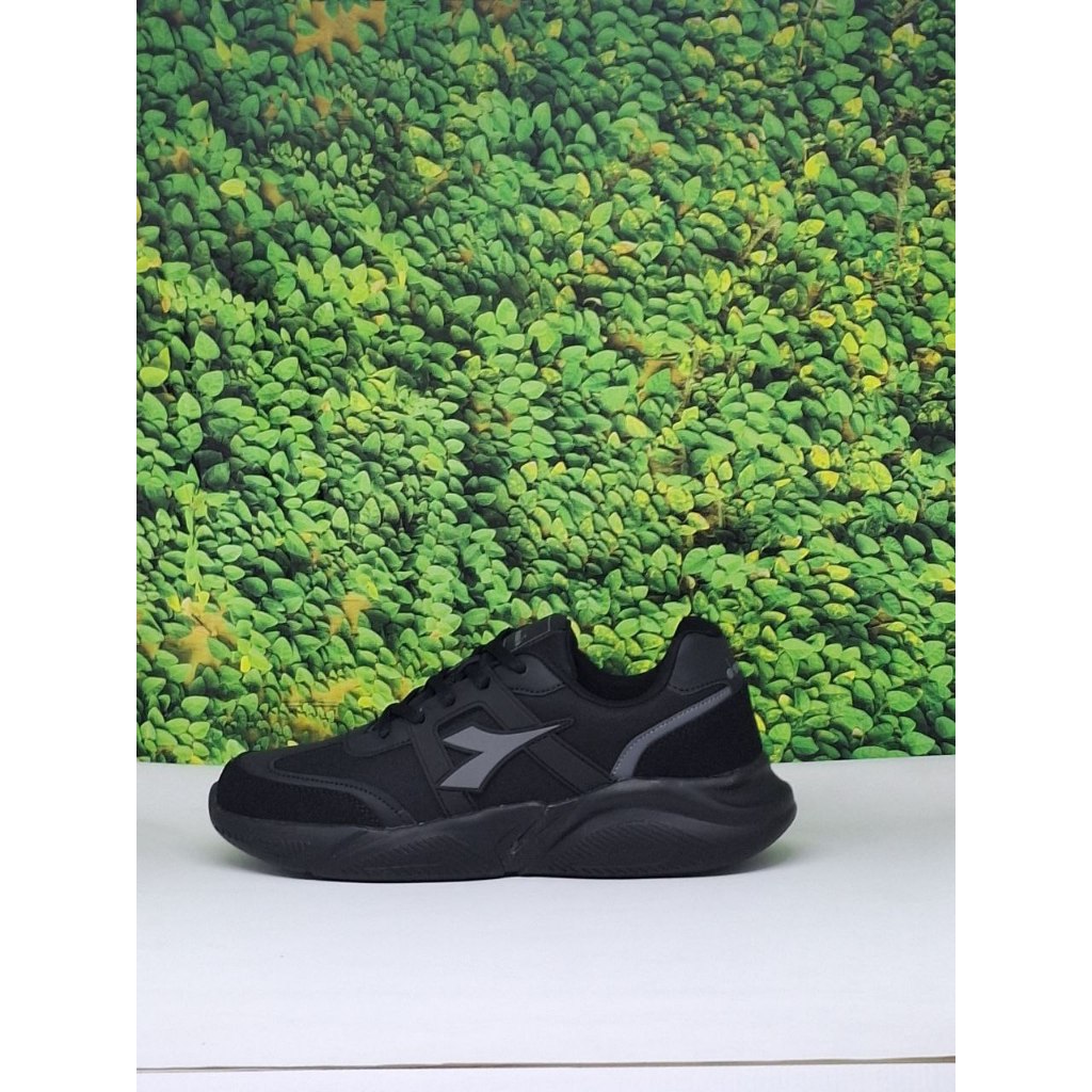 Sepatu Running Pria DIADORA Hitam Kimberly