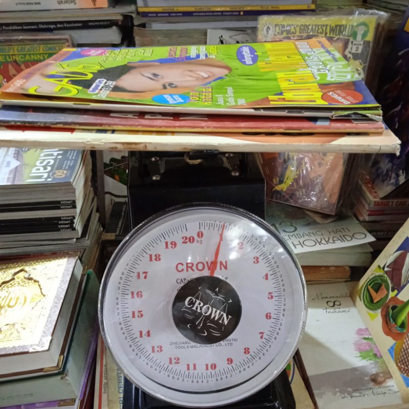 majalah bekas 1 kilo 3 buku Rp 20.000 bekas