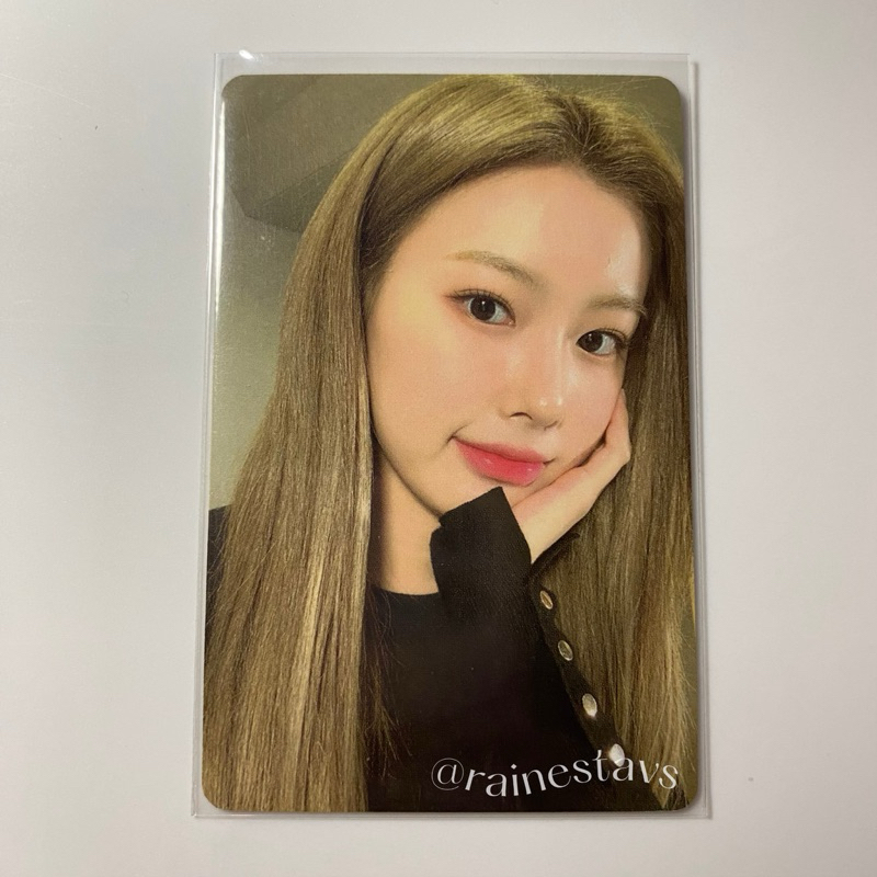 [READY STOCK] HYEWON IZONE REWIND BLOSSOM PHOTOCARD