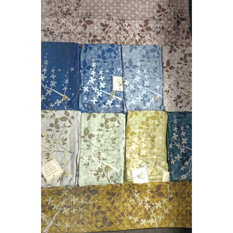 Azara dubai premium motif pouch/ hijab segi empat berlogo