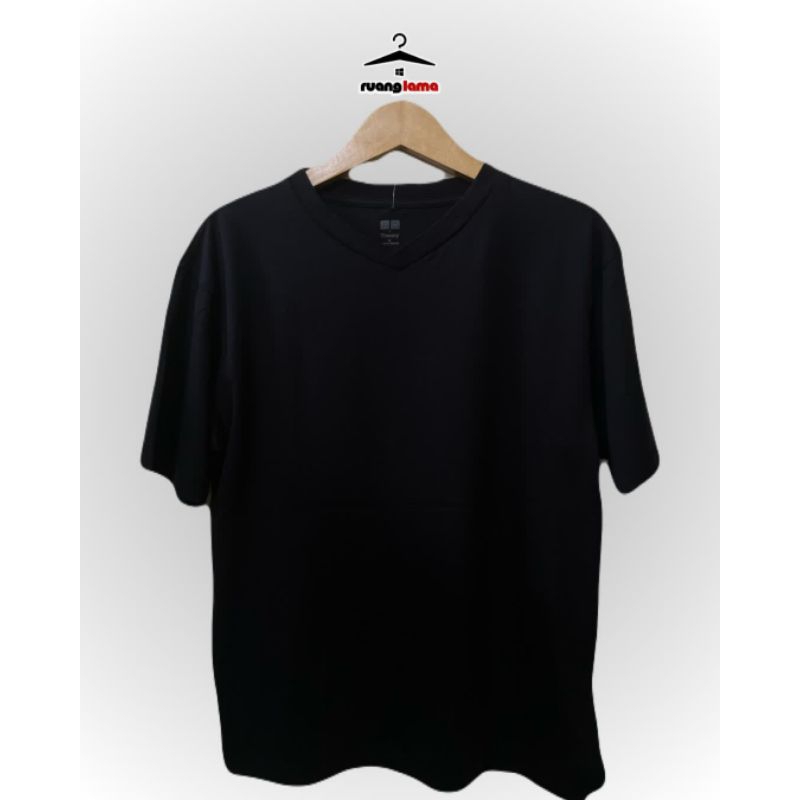 T-shirt Uniqlo Hitam Polos