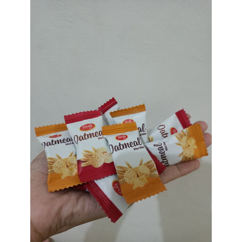 

RICKY OATMEAL MINI BITES (ECER PER 10PCS)