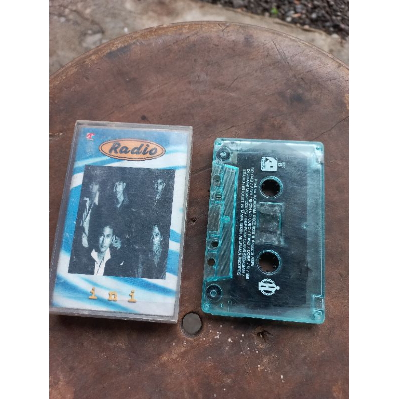Kaset pita Radio jadul nyala