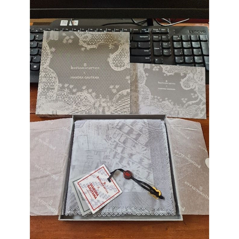 Buttonscarves as is malay (90x90)