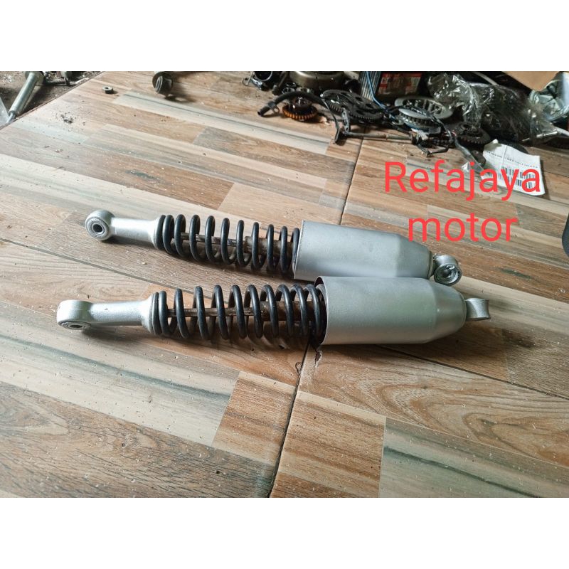 Shock sekok belakang suzuki shogun 110 ori lepasan kondisi BAHAN