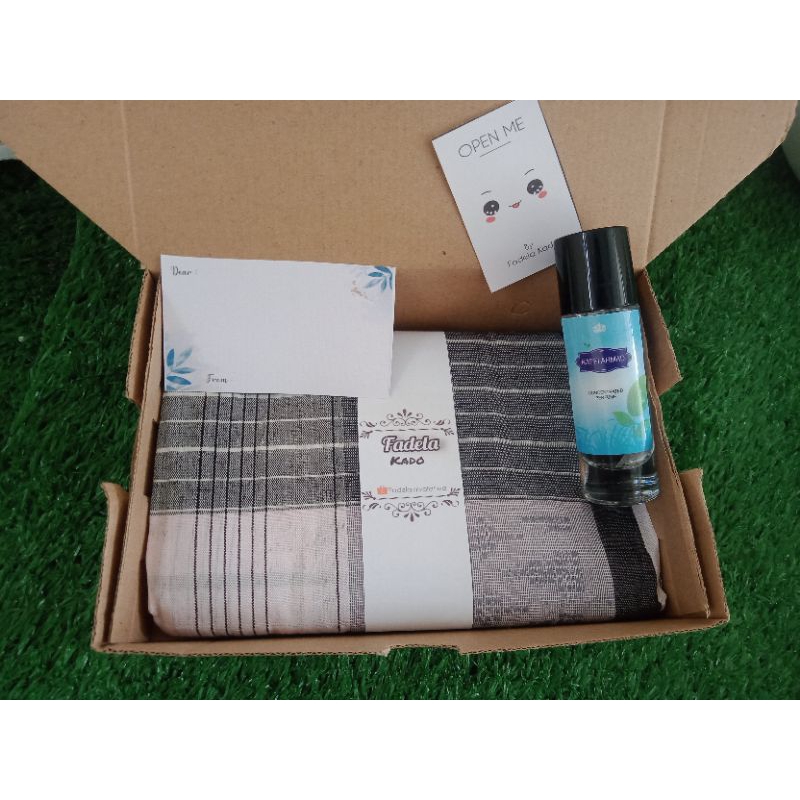 

Hampers Sarung Pria / Kado Sarung / Kado hari guru