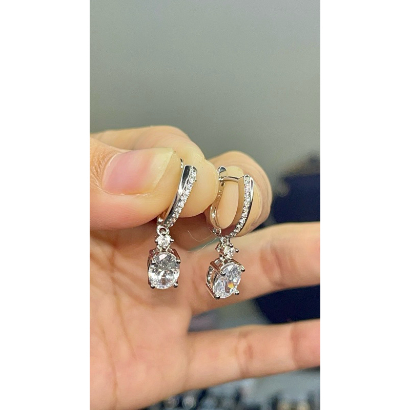 Anting Moissanite