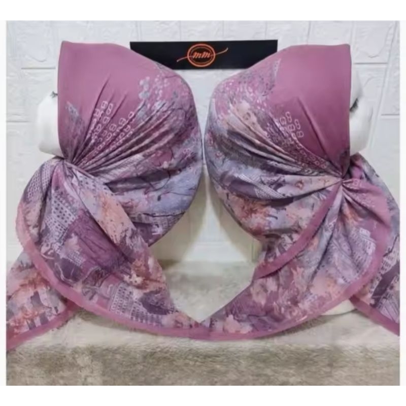 HIJAB SEGI EMPAT VOAL MOTIF SAKURA NEWYORK PINK MAGENTA