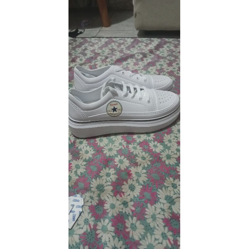 sepatu putih karet komin