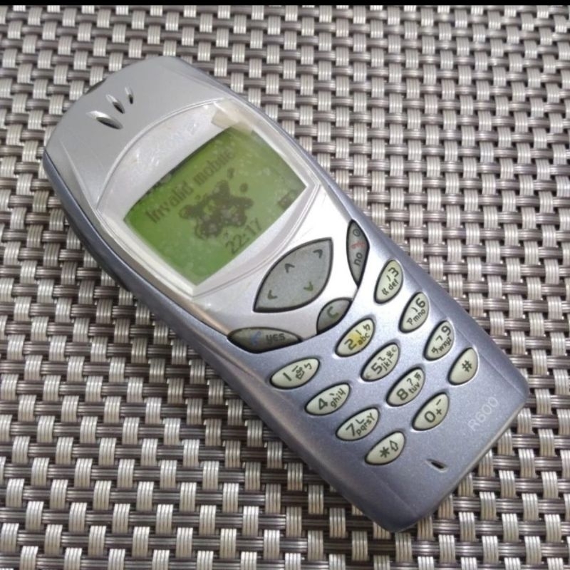 [PAJANGAN/KOLEKSI] HP Jadul Ericsson R600 Ice Blue