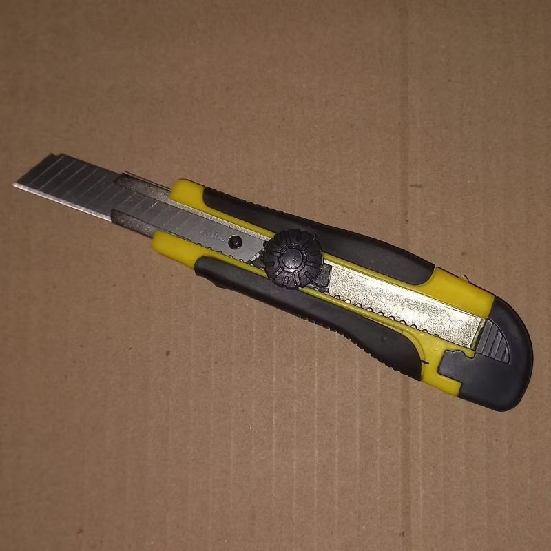 

Obral Cutter ZZ ONE 18MM / Pisau Cutter / Cutter Besar