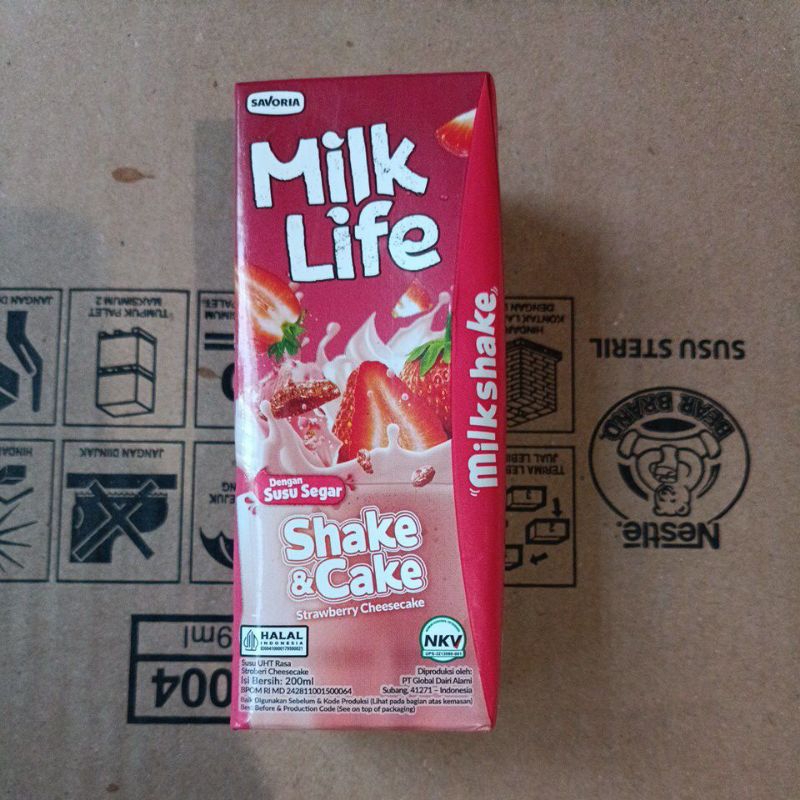 

Milk Life Milkshake Shake&Cake strawberry cheesecake susu UHT 200ml 1 Karton isi 24pcs