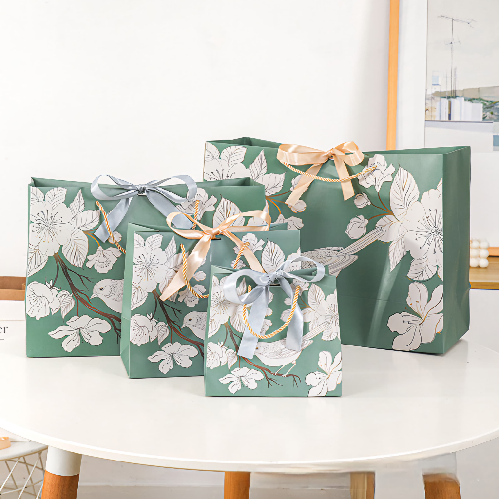 

Paper Bag Mewah Cantik Premium Motif Floral Bird Green FREE Pita Emas Silver / Goodie Bag Tas Kado