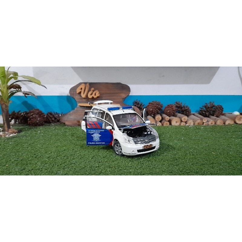 Diecast Miniatur Nissan Grand Livina Patwal Srikandi Magetan skala 1:18