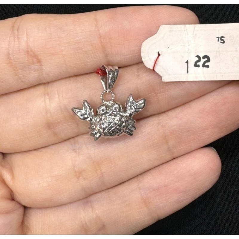 Liontin emas 75 kepiting