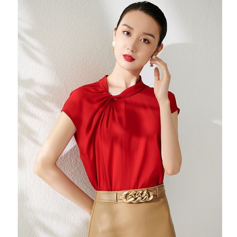 Atasan Casual Chrysalis Twist Neck Top Wanita dengan Bahan Silk Satin - Fit