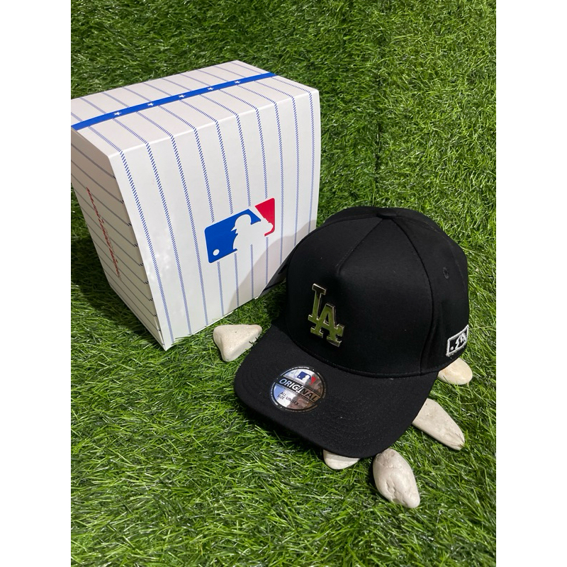 IDE CLOTHES Logo LA Silver Logo Besi Bahan Hitam Topi
