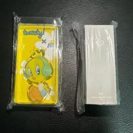 [READY STOCK - SEALED] MINI LIGHTSTICK KEYCHAIN & TWEETY GRIPTOK - IU THE WINNING MERCHANDISE