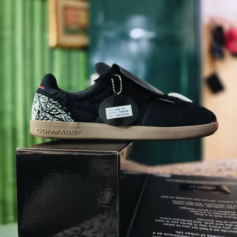 sepatu compass x DARBOTZ og black