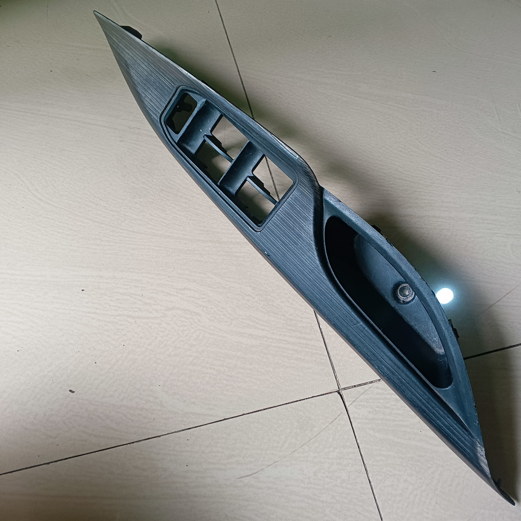Housing / Panel Power Window Avanza All New ( Depan Kanan )