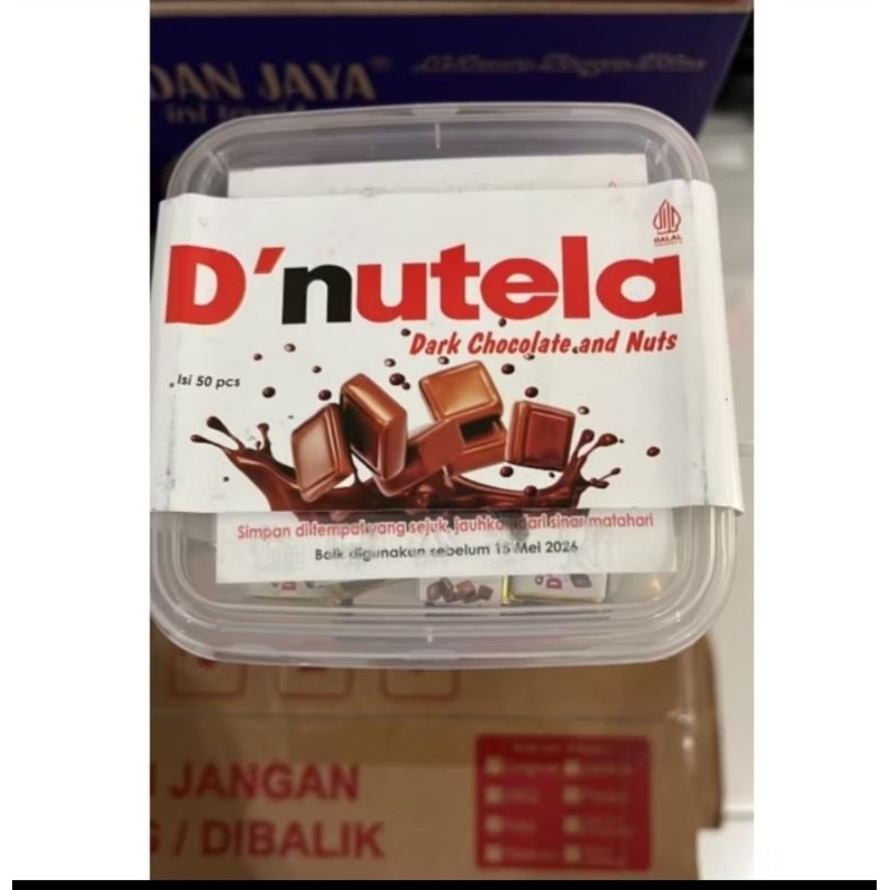 

DNutela chocolate and nuts cube isi 50pcs