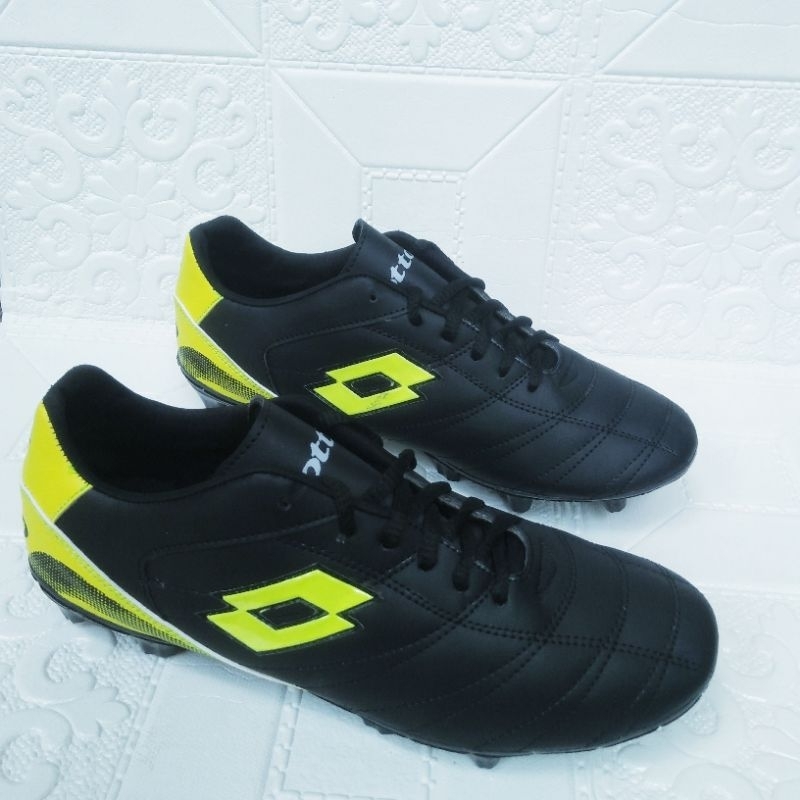 sepatu bola kulit,sol sudah dijahit