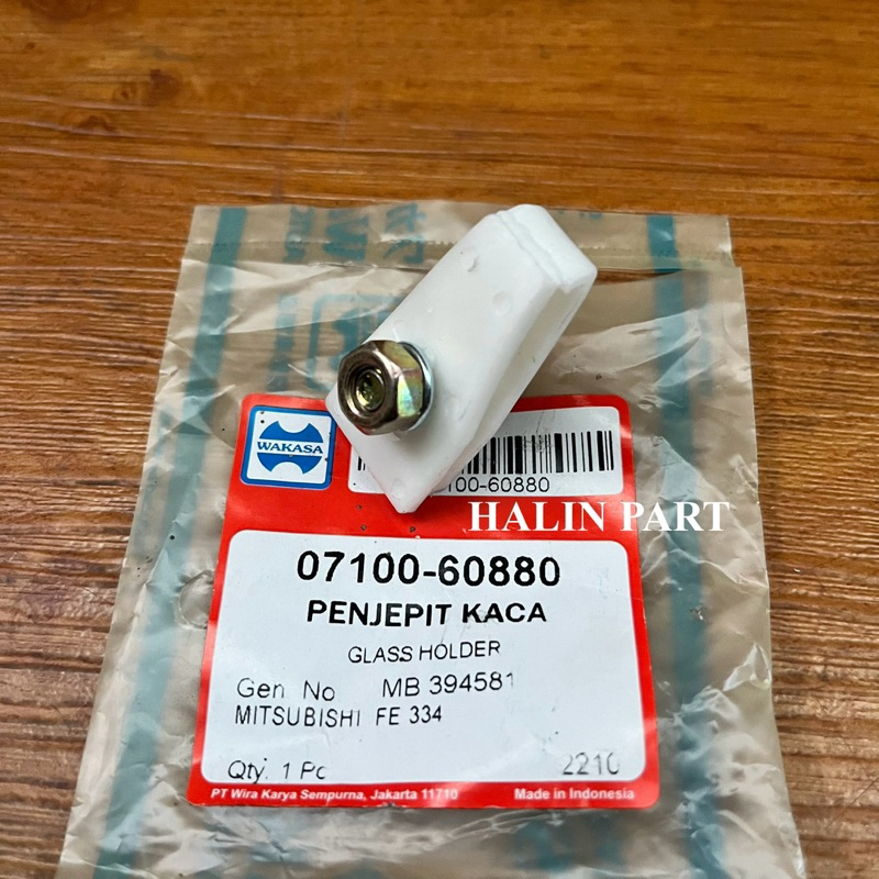 HOLDER GLASS/DUDUKAN KACA PINTU COLT DIESEL RAGASA MARUTI TEPAK