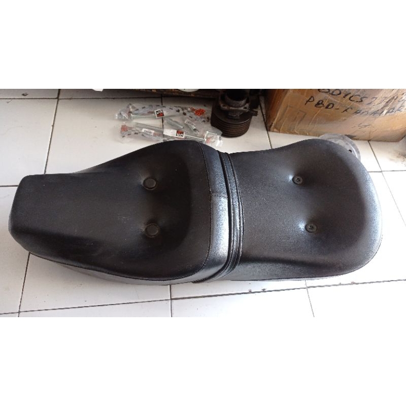 Jok panjang vespa PTS king N Qween