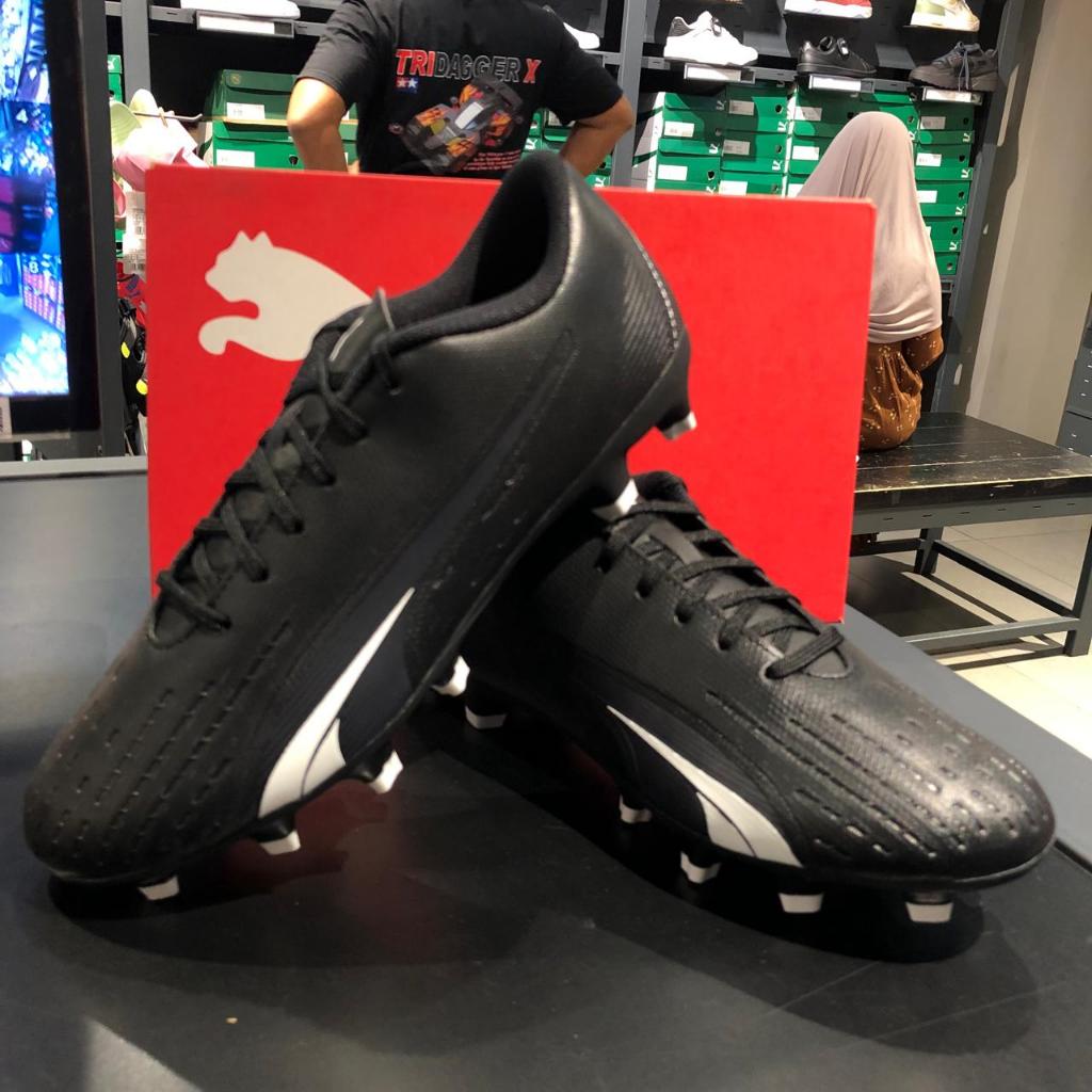 Puma Sepatu Bola Ultra Play Fg/Ag Black- White 107224 02