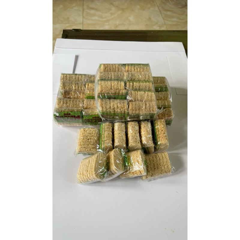 

cemilan tradisional/cemilan jadul/sagon ketan kelapa oval